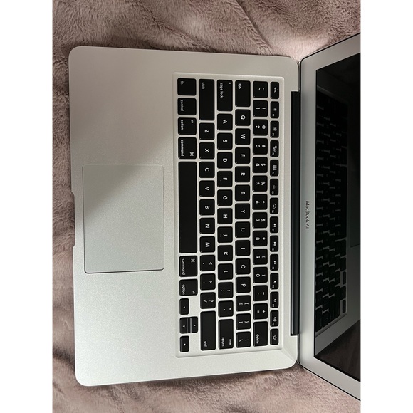 Apple MacBook Air 2017 - Picture 9 of 17